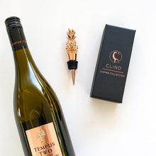 Load image into Gallery viewer, CLINQ- PINEAPPLE ROSE GOLD BOTTLE STOPPER
